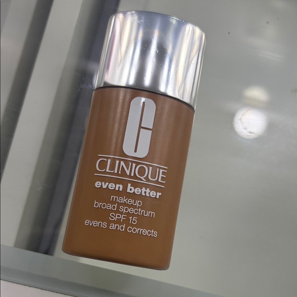 Clinique Even Better Foundation SPF 15 - Tan